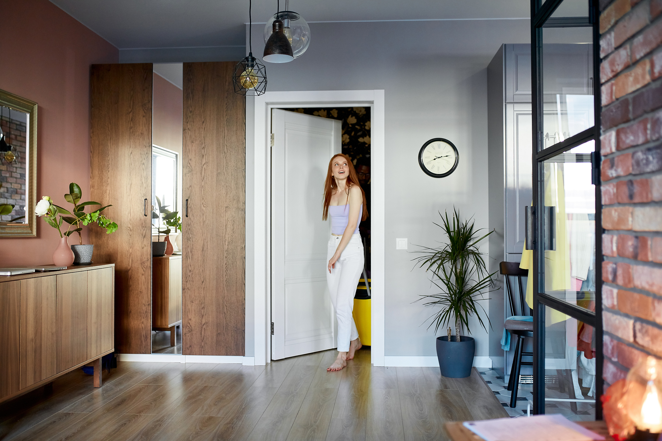 Guest walking in a furnished rental home by following the month to month rental check in and check out process.